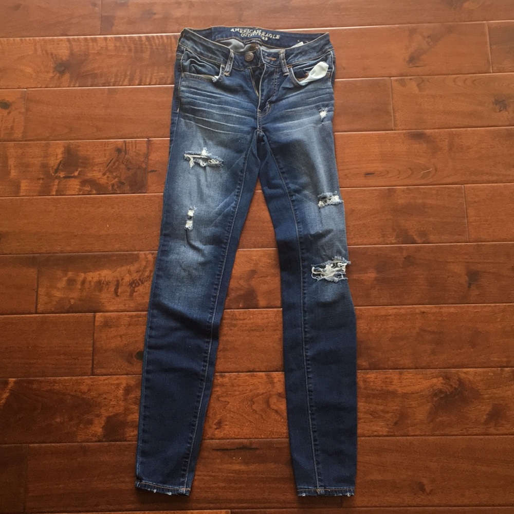 American Eagle distressed super super stretch jean